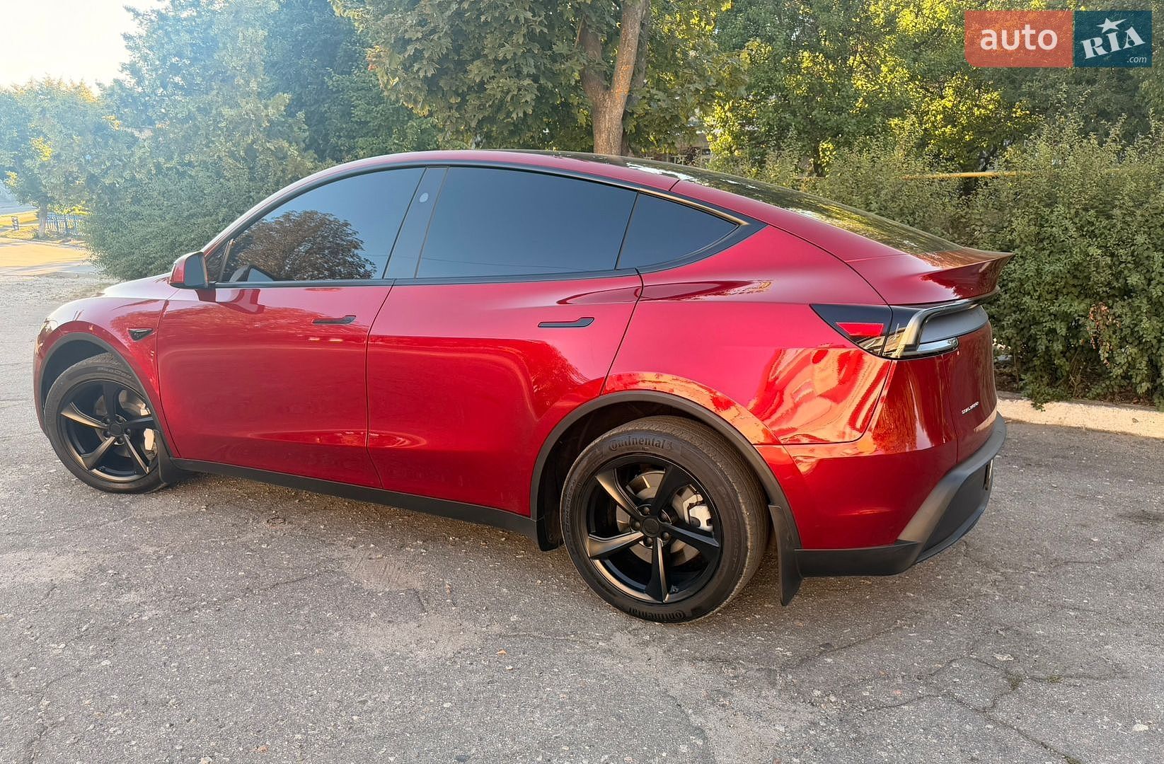 Tesla Model Y 2025 VIN 7SAYGDEE5TF329828 фото оголошення 18 з 37