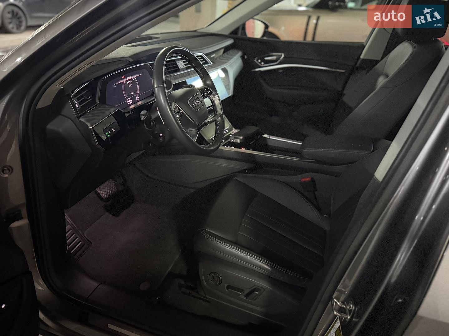 Audi e-tron 2021 VIN WA1AAAGE1MB005625 фото оголошення 2 з 20