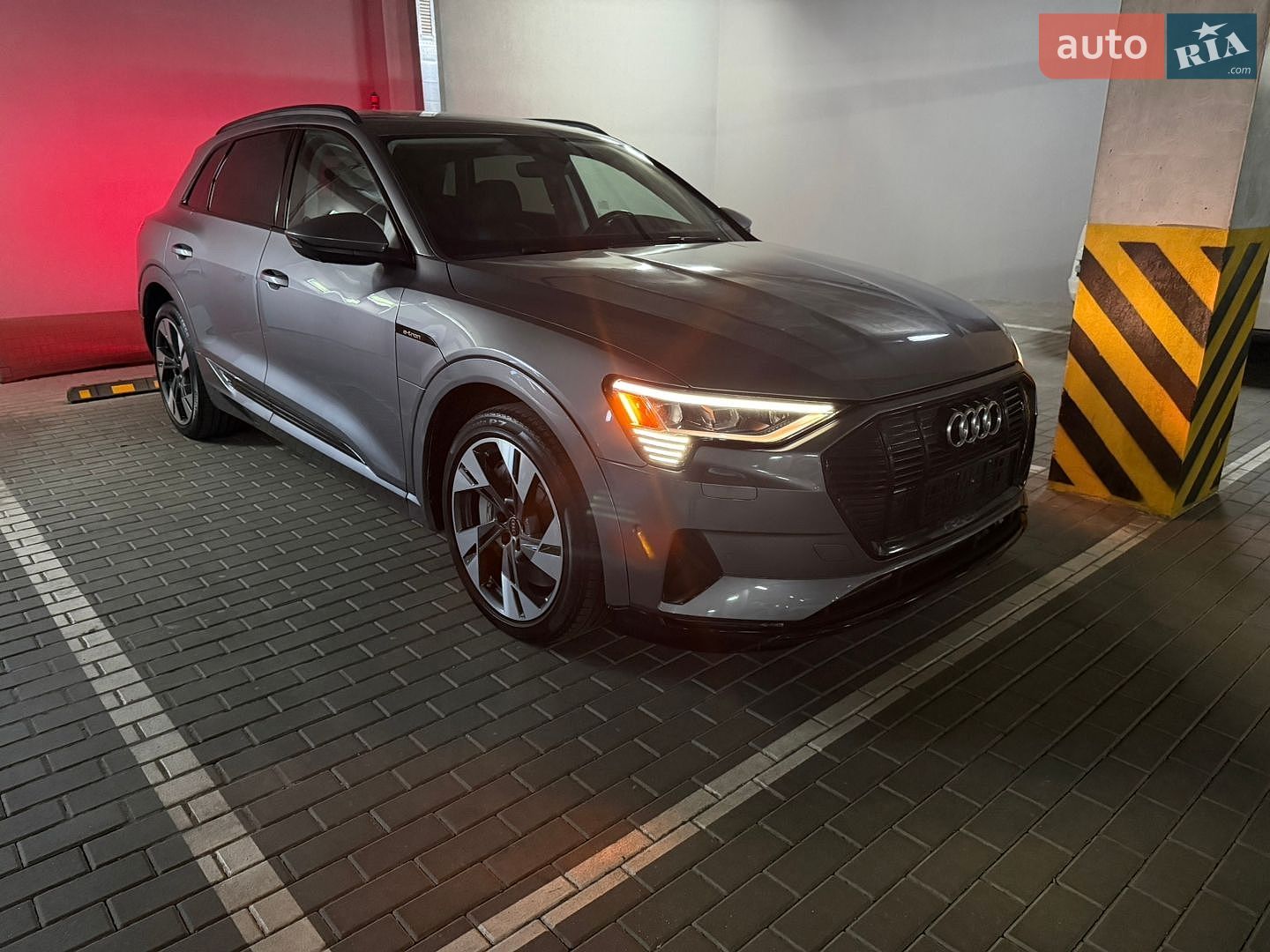 Audi e-tron 2021 VIN WA1AAAGE1MB005625 фото оголошення 3 з 20
