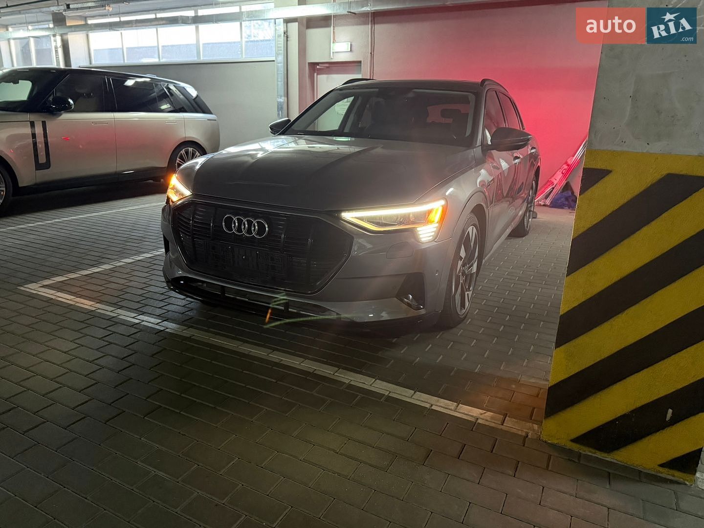 Audi e-tron 2021 VIN WA1AAAGE1MB005625 фото оголошення 4 з 20