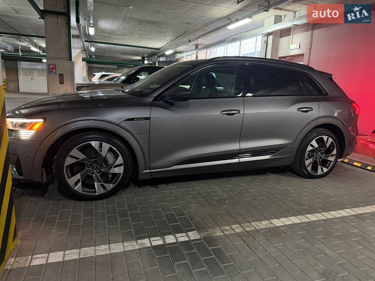 Audi e-tron 2021 VIN WA1AAAGE1MB005625 фото оголошення 7 з 20