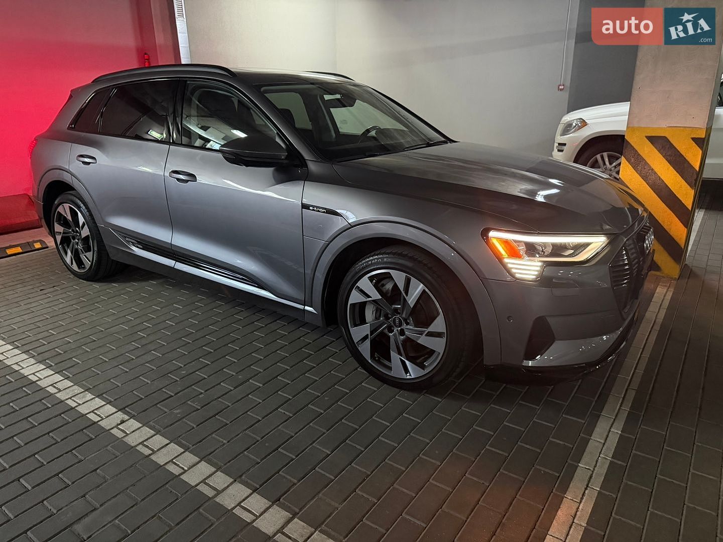 Audi e-tron 2021 VIN WA1AAAGE1MB005625 фото оголошення 8 з 20