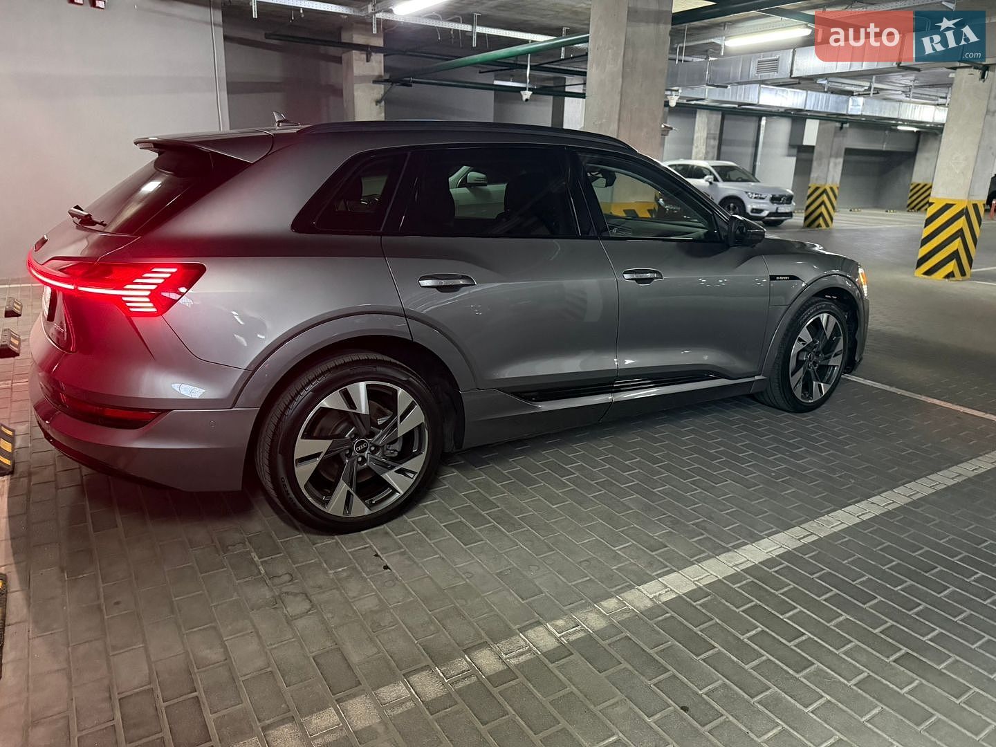 Audi e-tron 2021 VIN WA1AAAGE1MB005625 фото оголошення 9 з 20