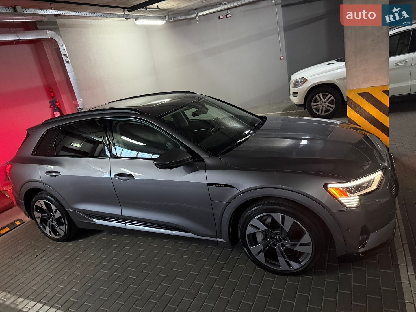 Audi e-tron 2021 VIN WA1AAAGE1MB005625 фото оголошення 15 з 20