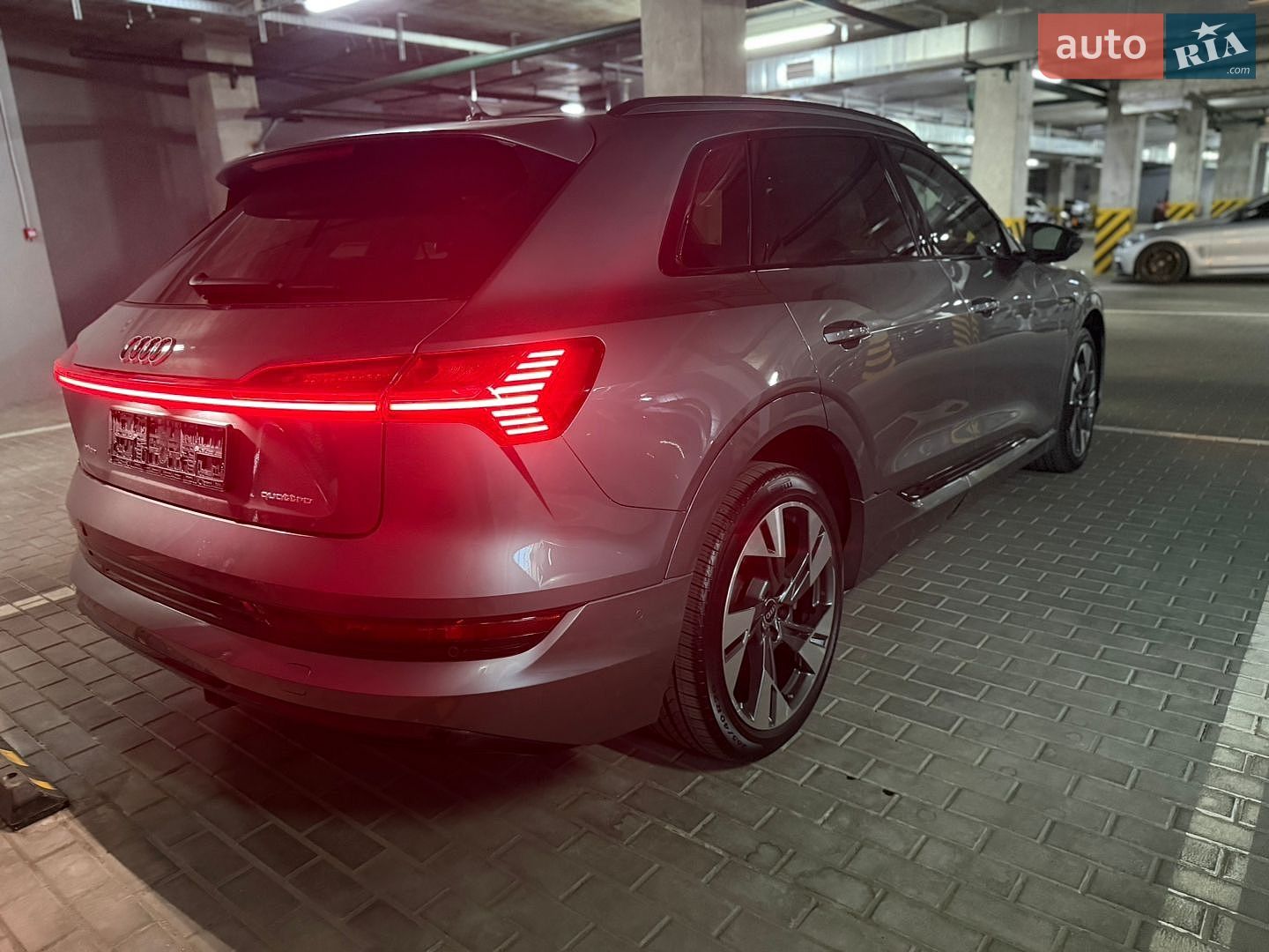 Audi e-tron 2021 VIN WA1AAAGE1MB005625 фото оголошення 17 з 20