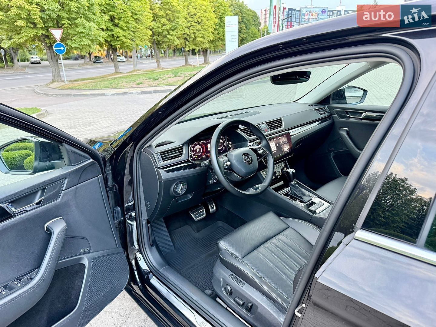 Skoda Superb 2021 VIN TMBCR7NP2M7079315 фото оголошення 16 з 108
