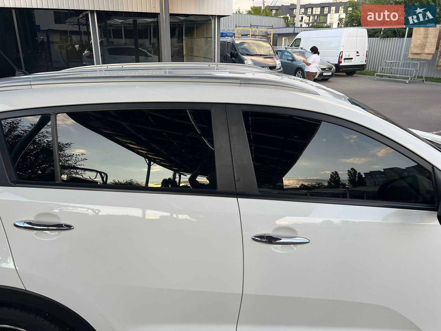 Kia Sportage 2013 VIN KNAPE813BEK574242 фото оголошення 18 з 102