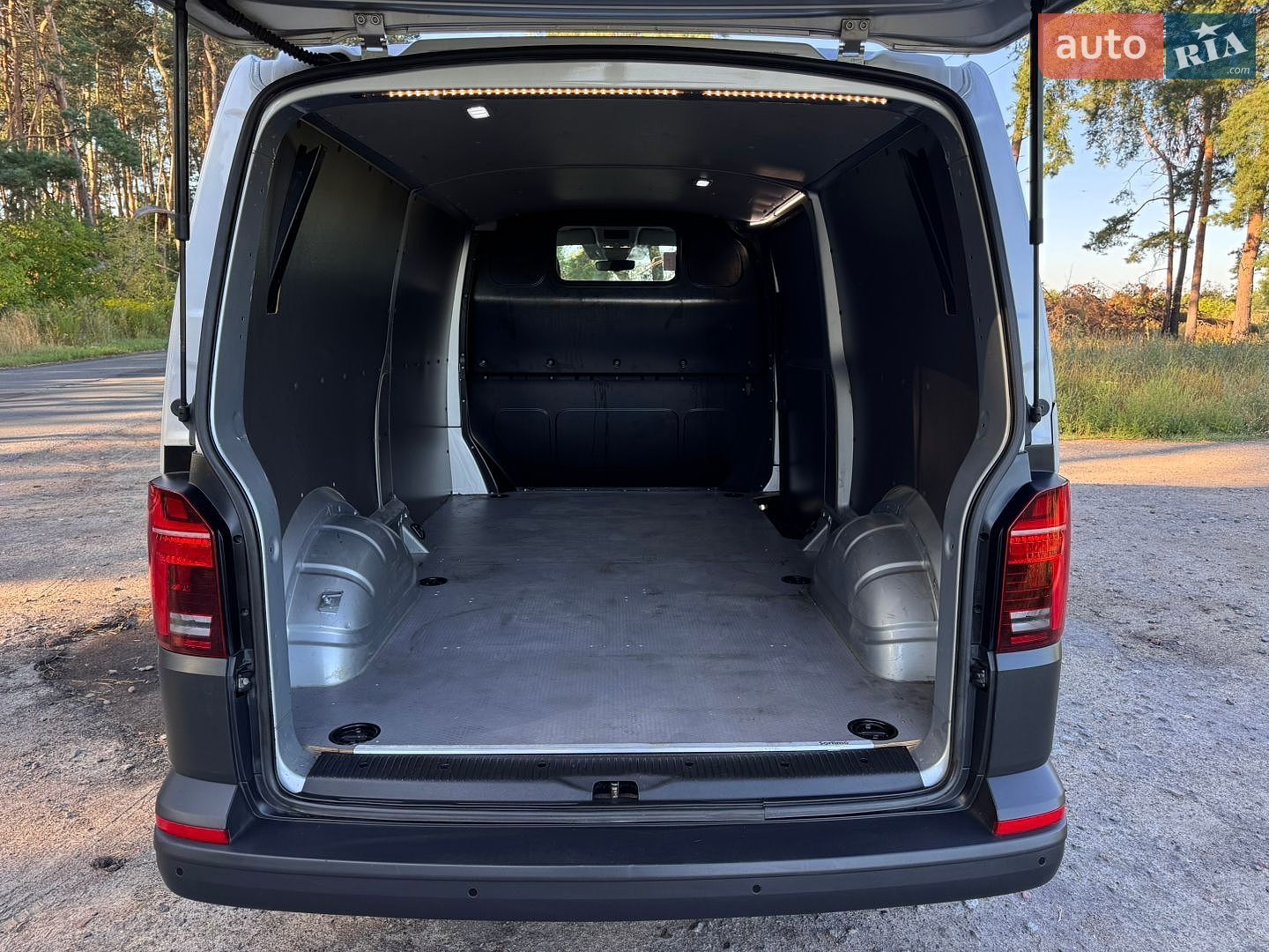 Volkswagen Transporter 2020 VIN WV1ZZZ7HZLH006389 фото оголошення 9 з 43