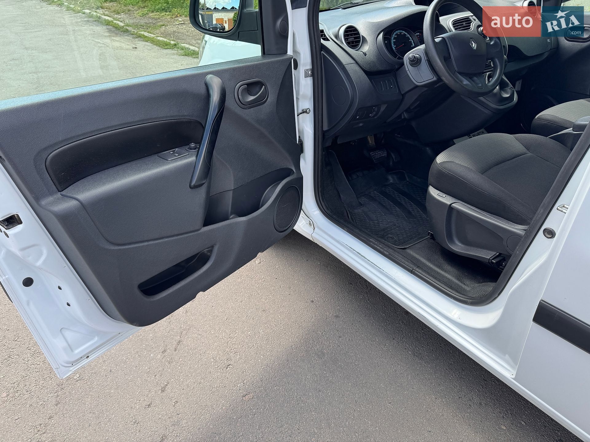 Renault Kangoo 2018 VIN VF1FWEZHC60643087 фото оголошення 9 з 41