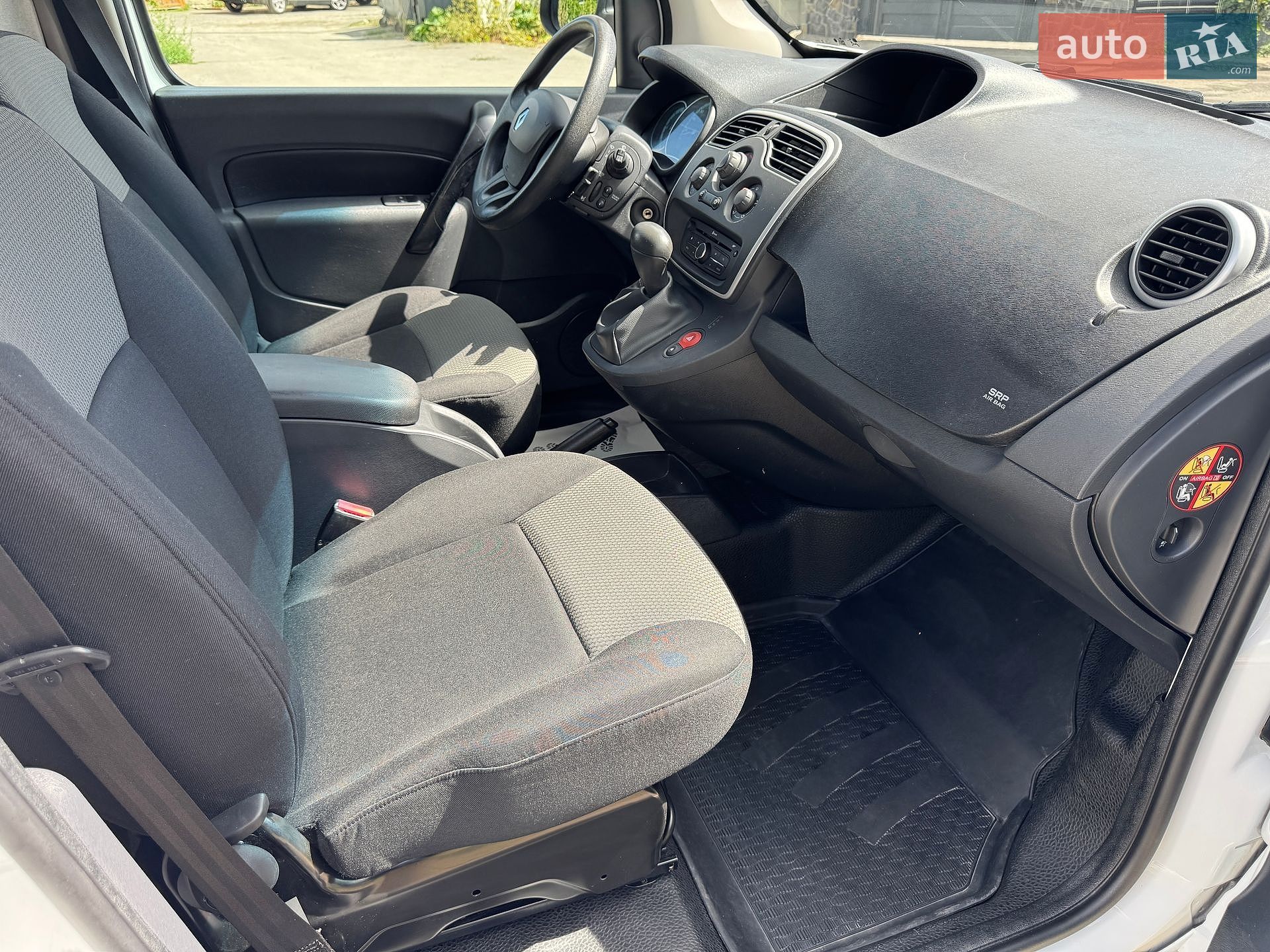 Renault Kangoo 2018 VIN VF1FWEZHC60643087 фото оголошення 18 з 41