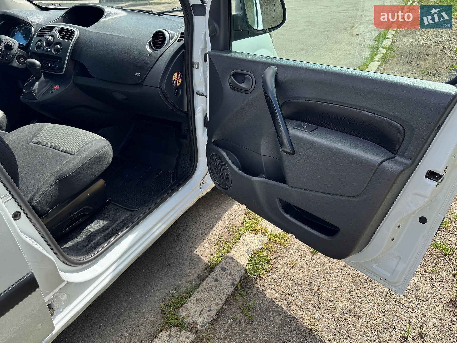 Renault Kangoo 2018 VIN VF1FWEZHC60643087 фото оголошення 19 з 41