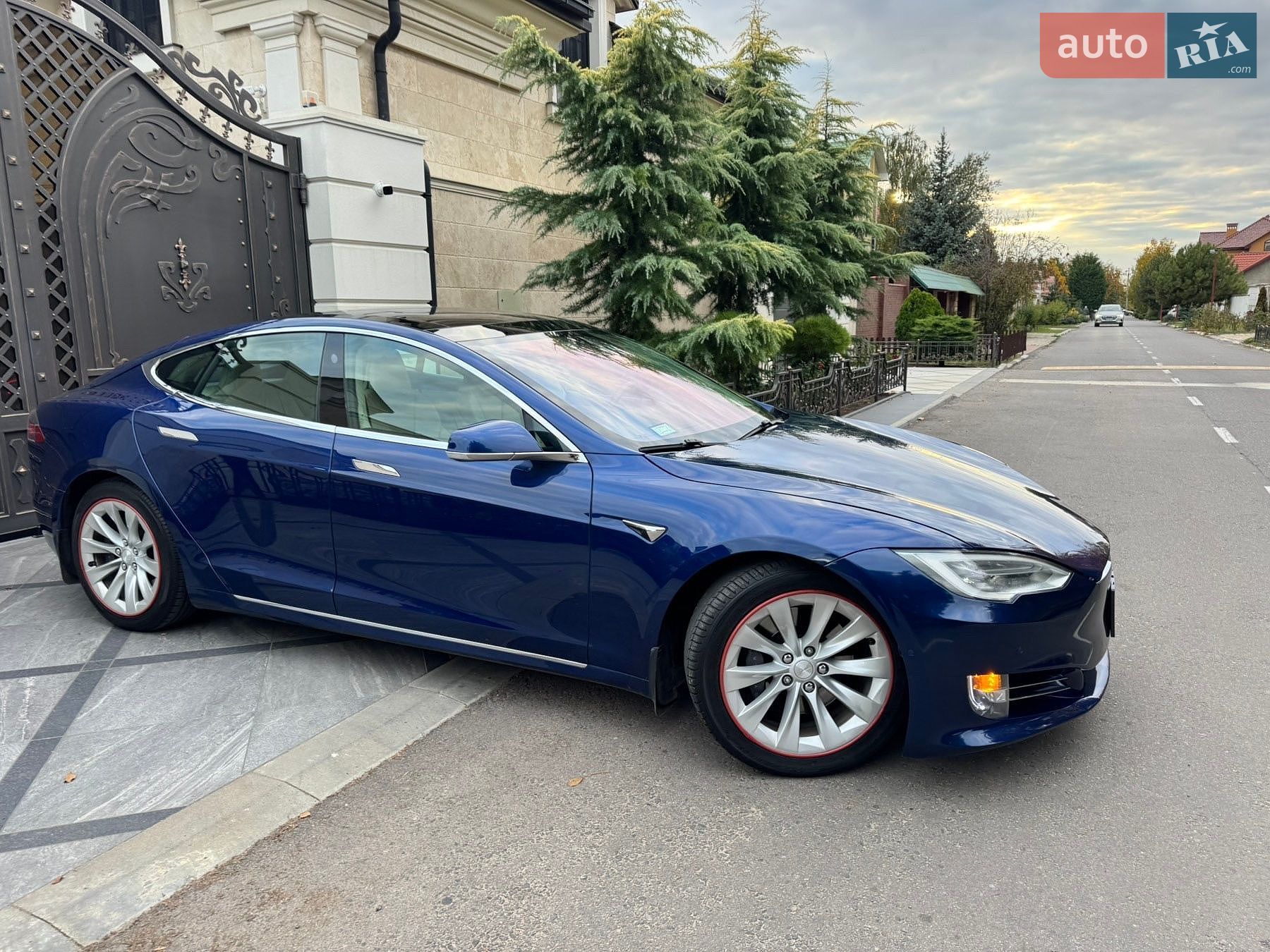 Tesla Model S 2017 VIN 5YJSA1E29HF217288 фото оголошення 6 з 14
