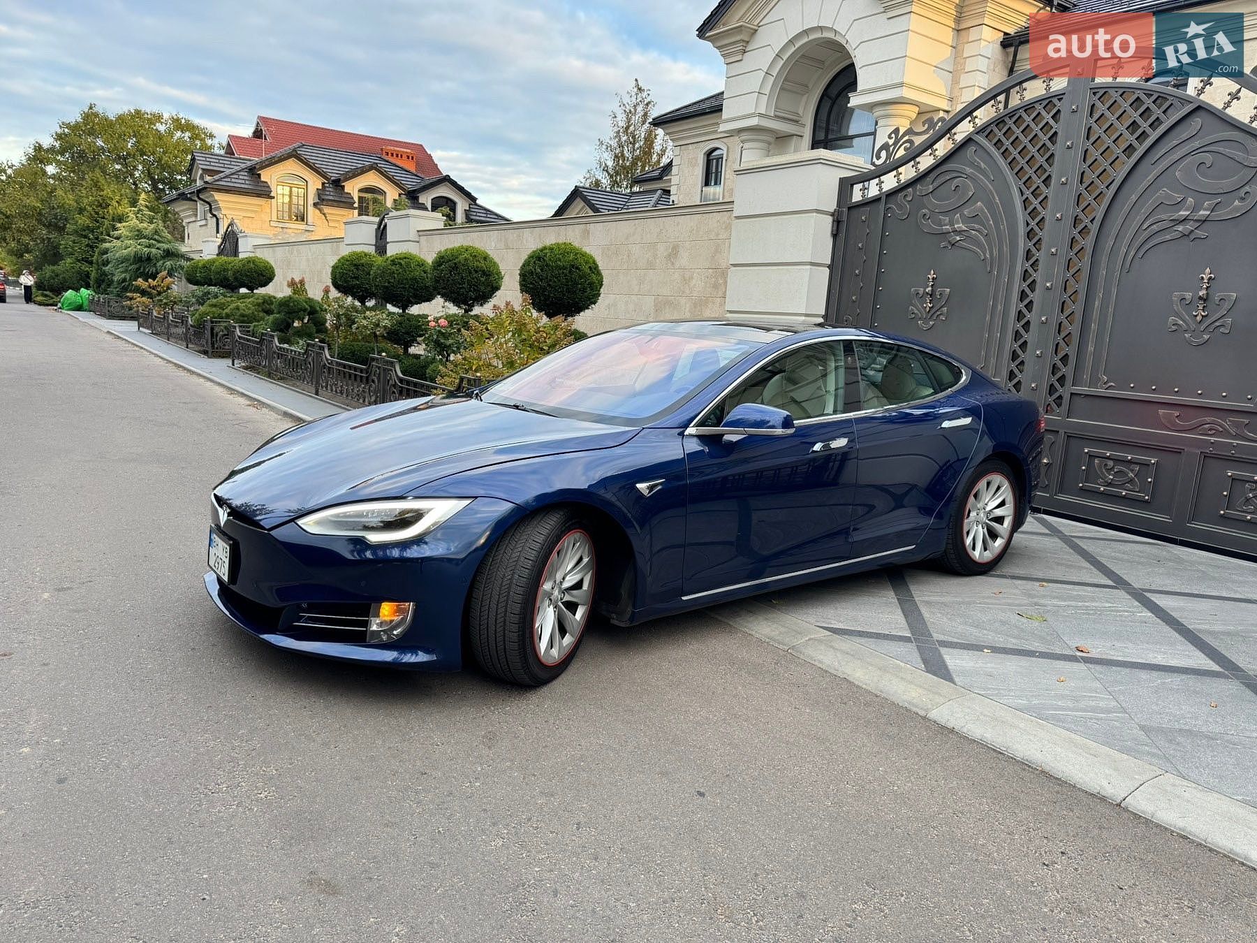 Tesla Model S 2017 VIN 5YJSA1E29HF217288 фото оголошення 12 з 14