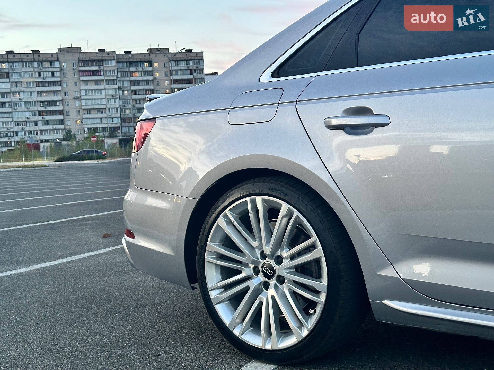 Audi A4 2018 VIN WAUENAF42KN006473 фото оголошення 12 з 25
