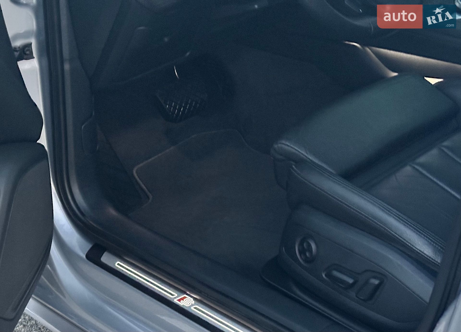 Audi A4 2018 VIN WAUENAF42KN006473 фото оголошення 17 з 25