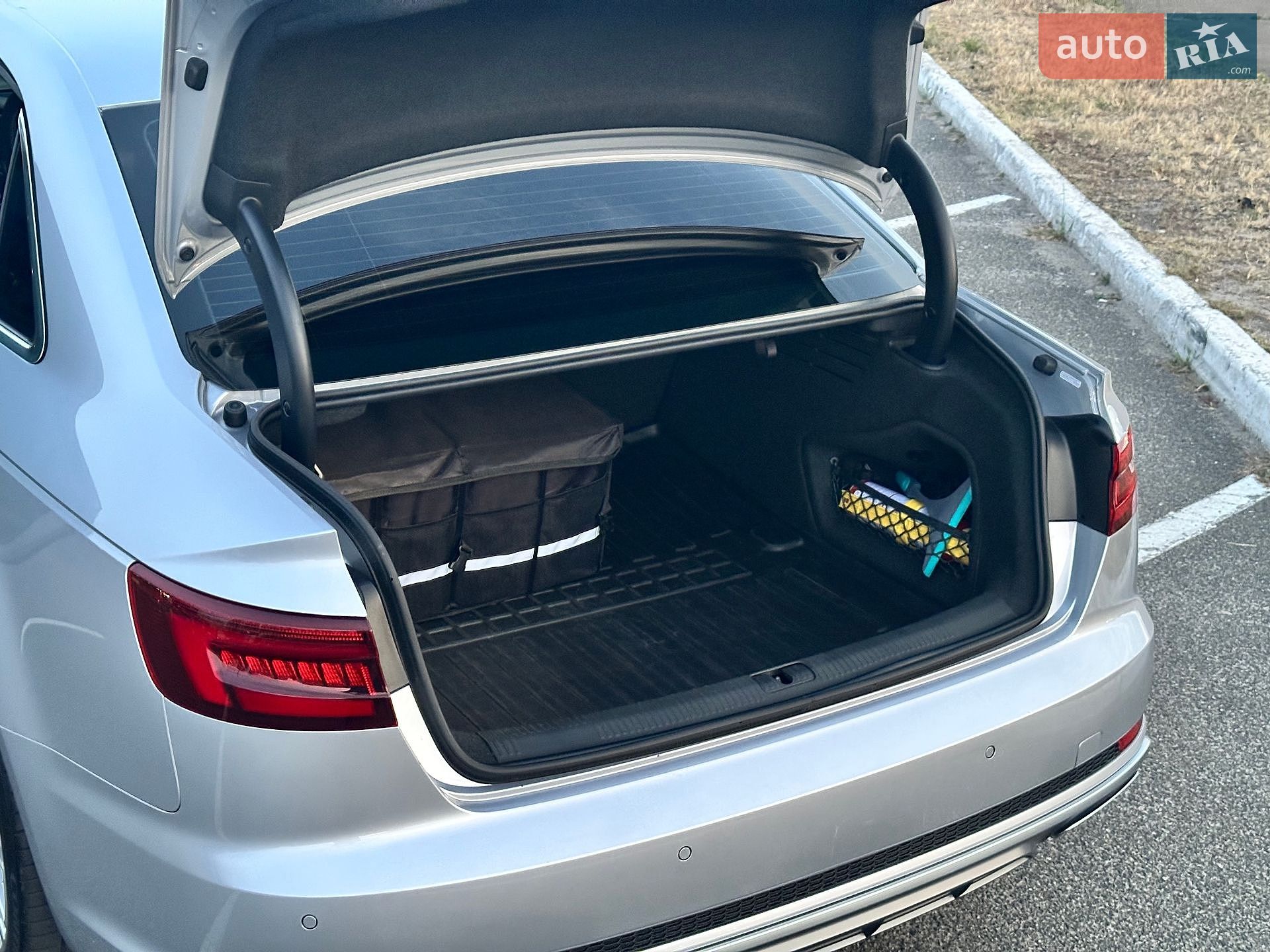 Audi A4 2018 VIN WAUENAF42KN006473 фото оголошення 24 з 25