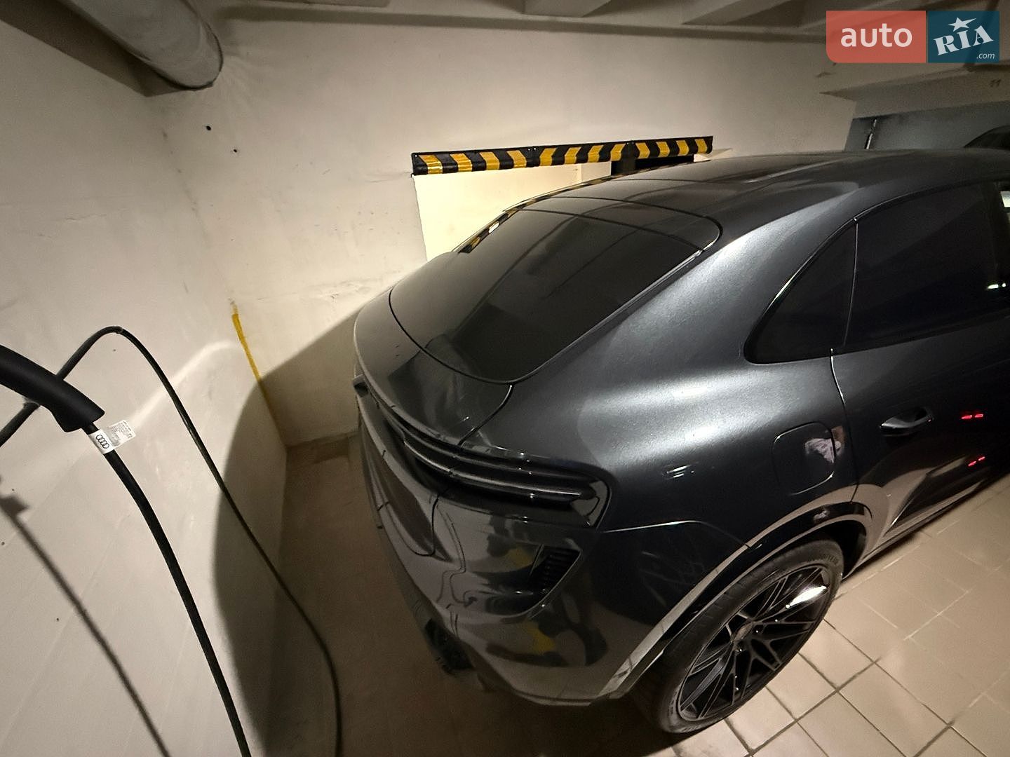 Porsche Macan 2024 VIN WP1ZZZXA3RL200801 фото оголошення 2 з 6