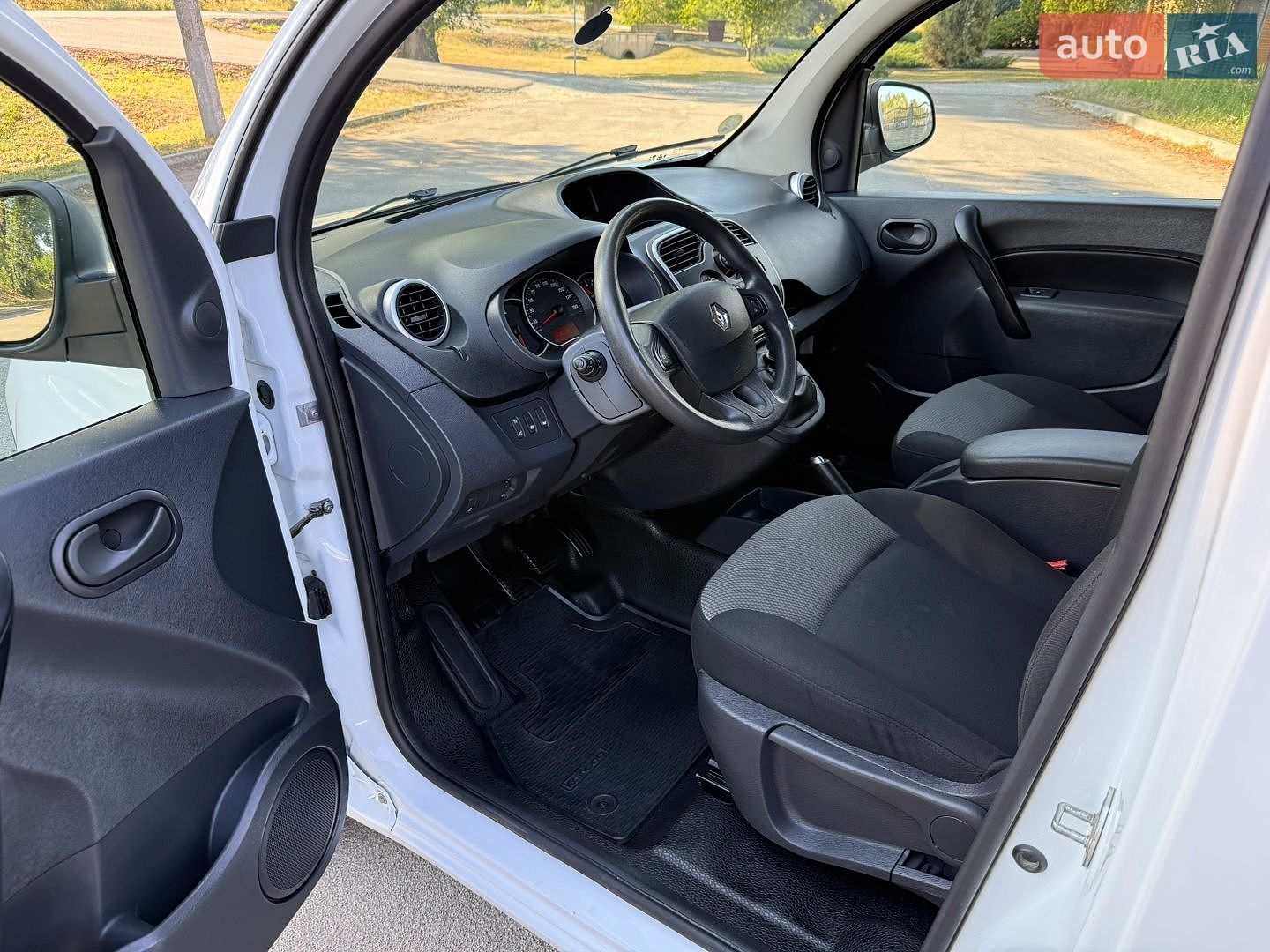 Renault Kangoo 2021 VIN VF1WF000367947203 фото оголошення 30 з 100