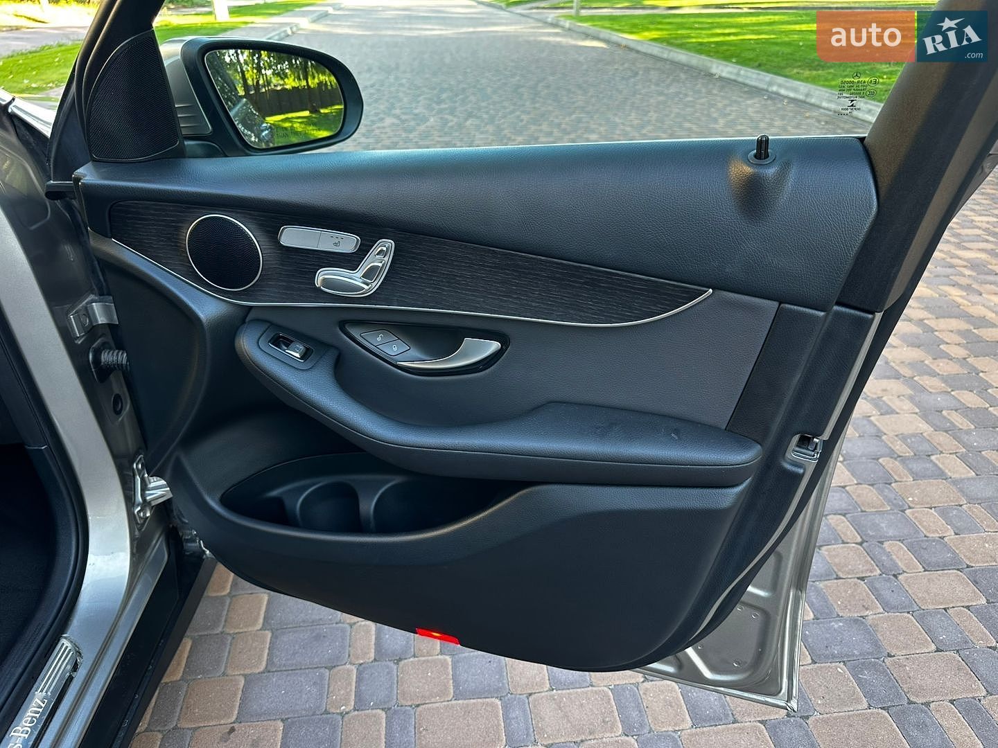 Mercedes-Benz GLC-Class 2019 VIN WDC0G8DB2LF751263 фото оголошення 16 з 27