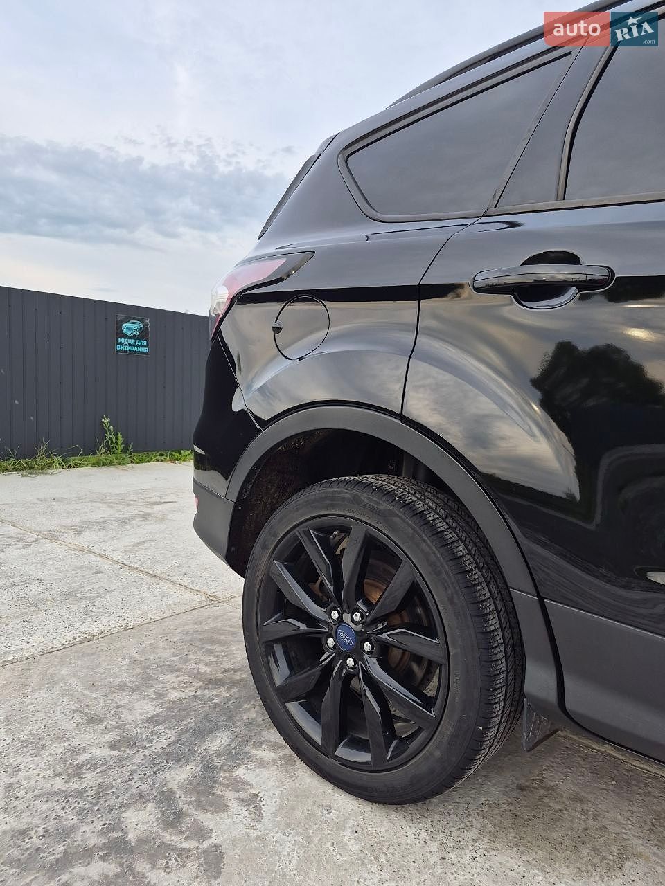 Ford Escape 2016 VIN 1FMCU9G98HUC22084 фото оголошення 11 з 39