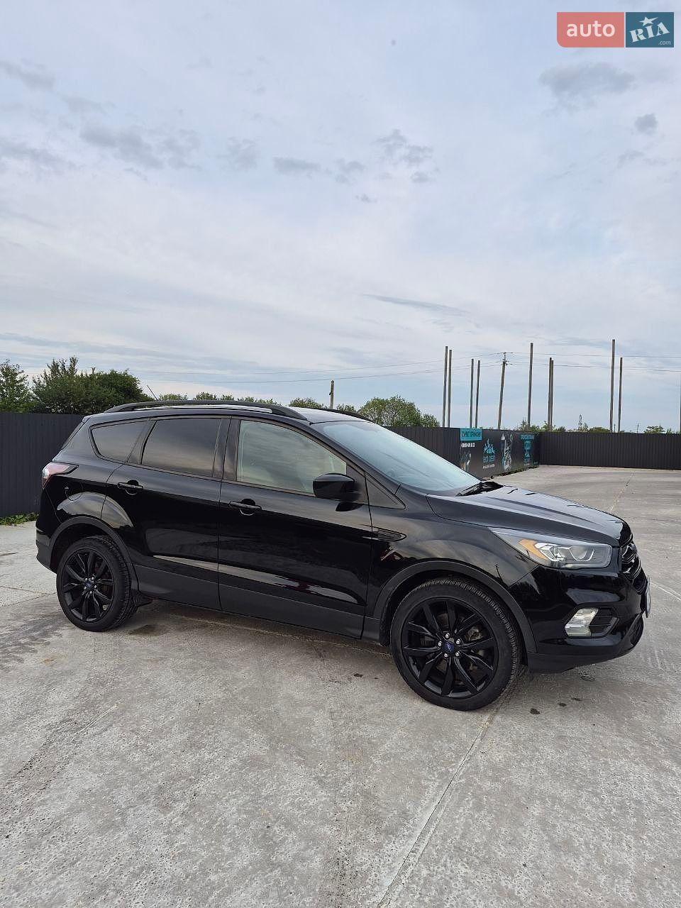 Ford Escape 2016 VIN 1FMCU9G98HUC22084 фото оголошення 10 з 27