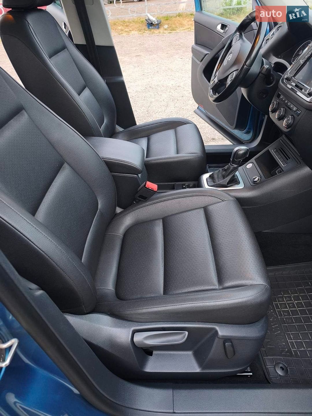 Volkswagen Tiguan 2016 VIN WVGRV7AX8HK021221 фото оголошення 28 з 30