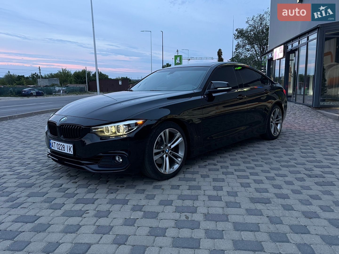 BMW 4 Series 2018 VIN WBA4J1C5XKBM18209 фото оголошення 4 з 44