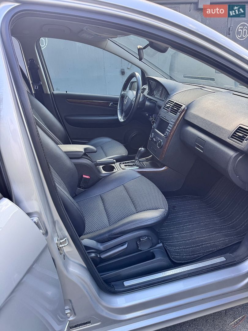 Mercedes-Benz A-Class 2011 VIN WDD1690322J958392 фото оголошення 24 з 35
