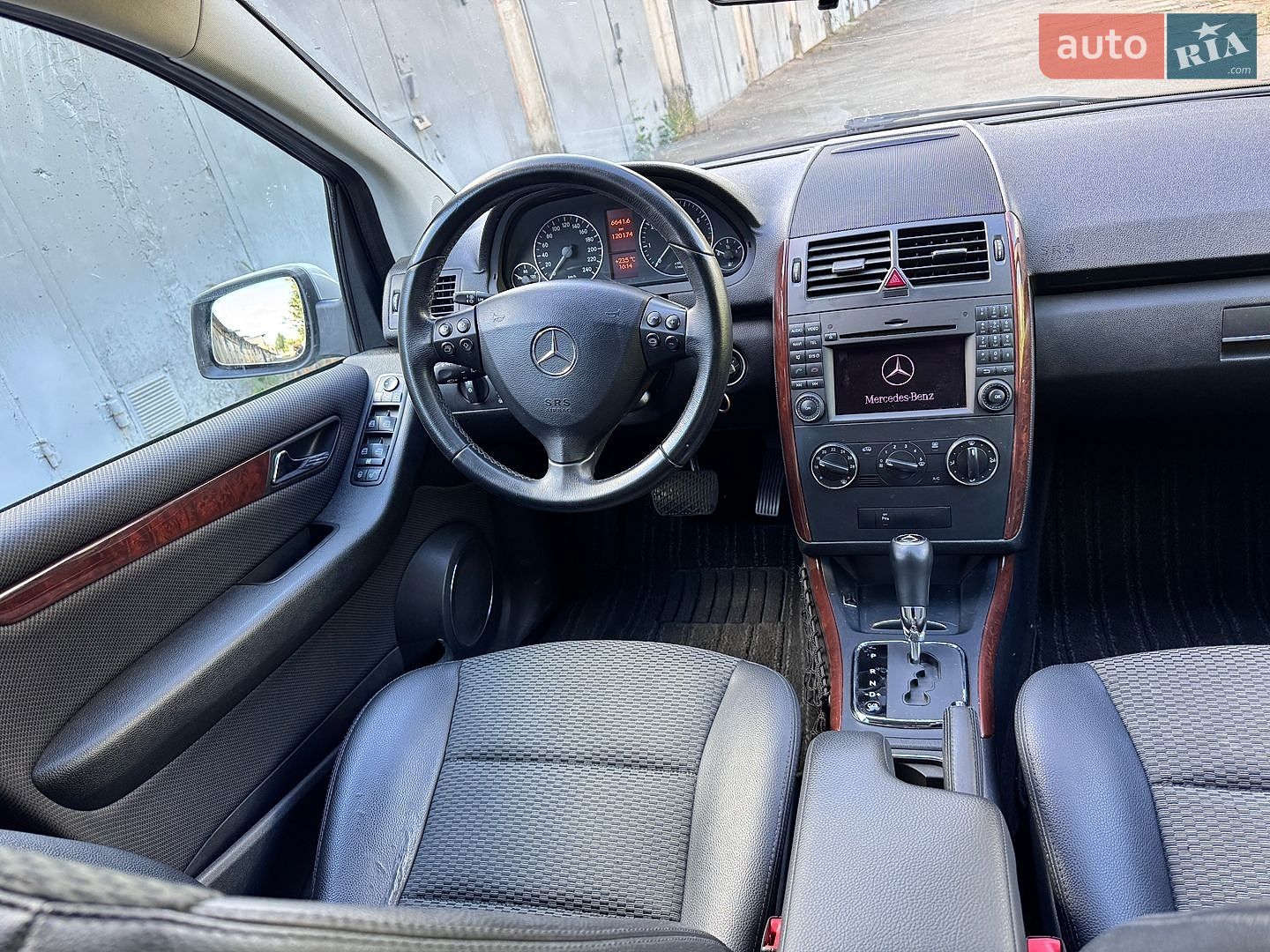 Mercedes-Benz A-Class 2011 VIN WDD1690322J958392 фото оголошення 28 з 35