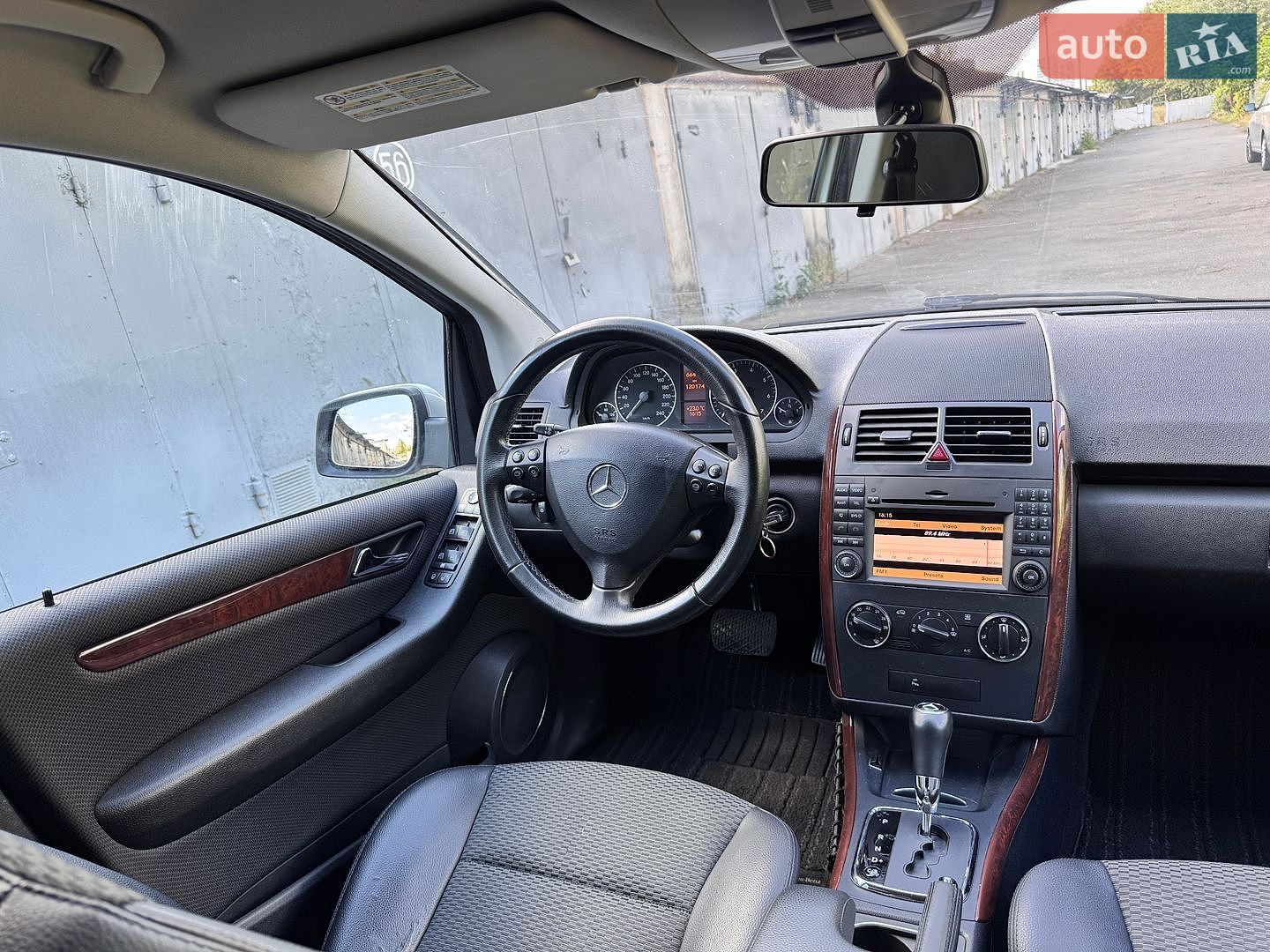 Mercedes-Benz A-Class 2011 VIN WDD1690322J958392 фото оголошення 30 з 35