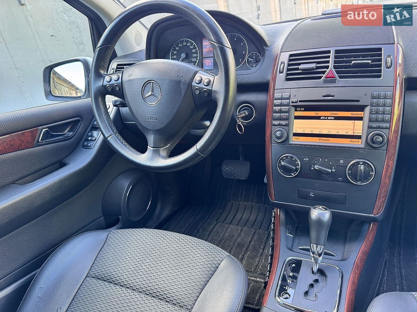 Mercedes-Benz A-Class 2011 VIN WDD1690322J958392 фото оголошення 32 з 35
