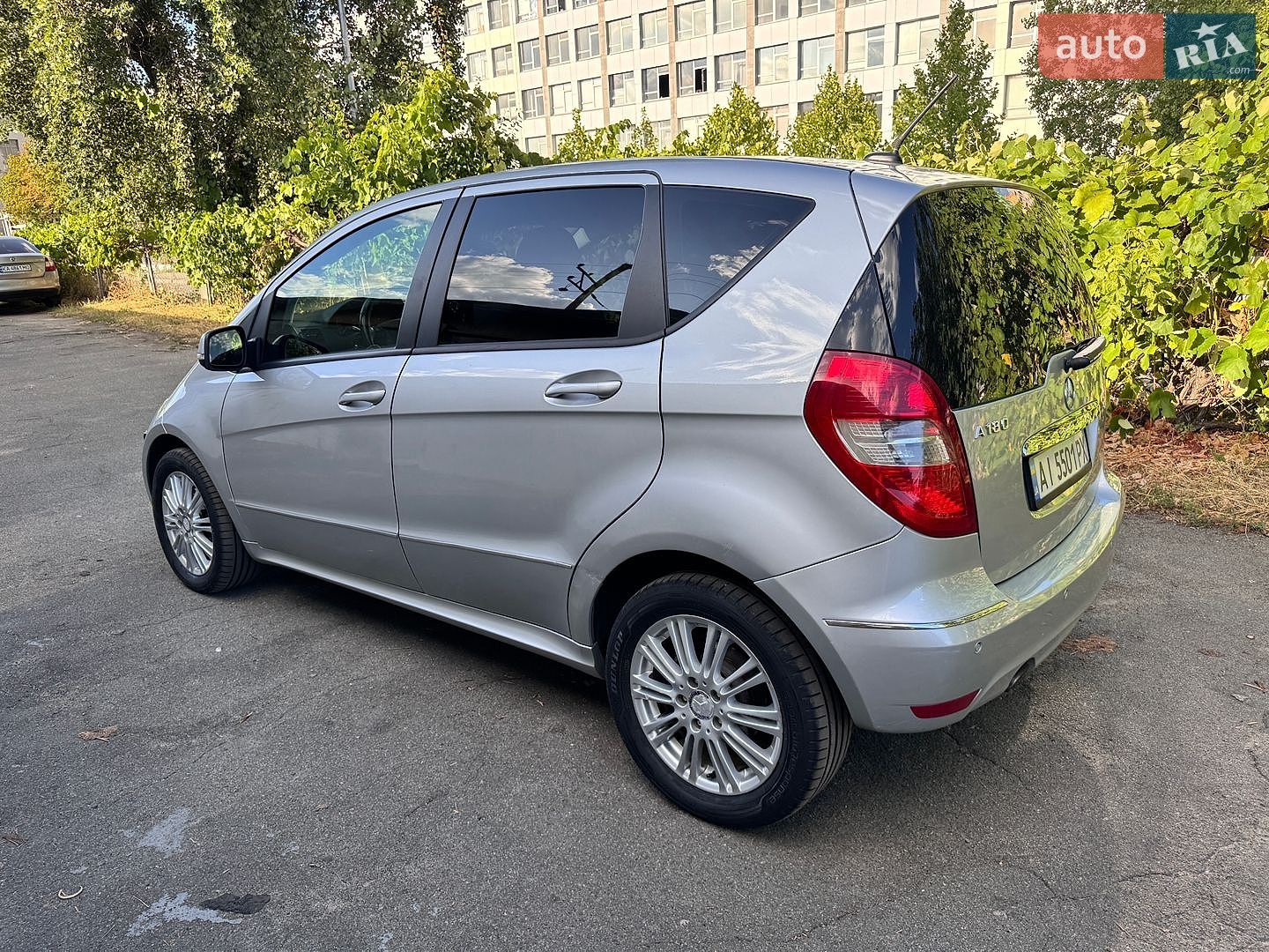 Mercedes-Benz A-Class 2011 VIN WDD1690322J958392 фото оголошення 6 з 35