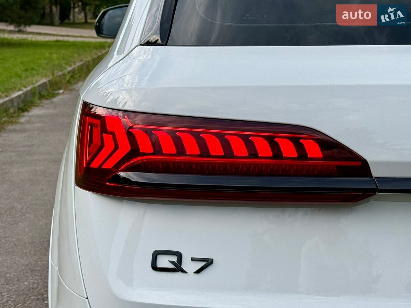 Audi Q7 2021 VIN WAUZZZ4M8ND009881 фото оголошення 13 з 94