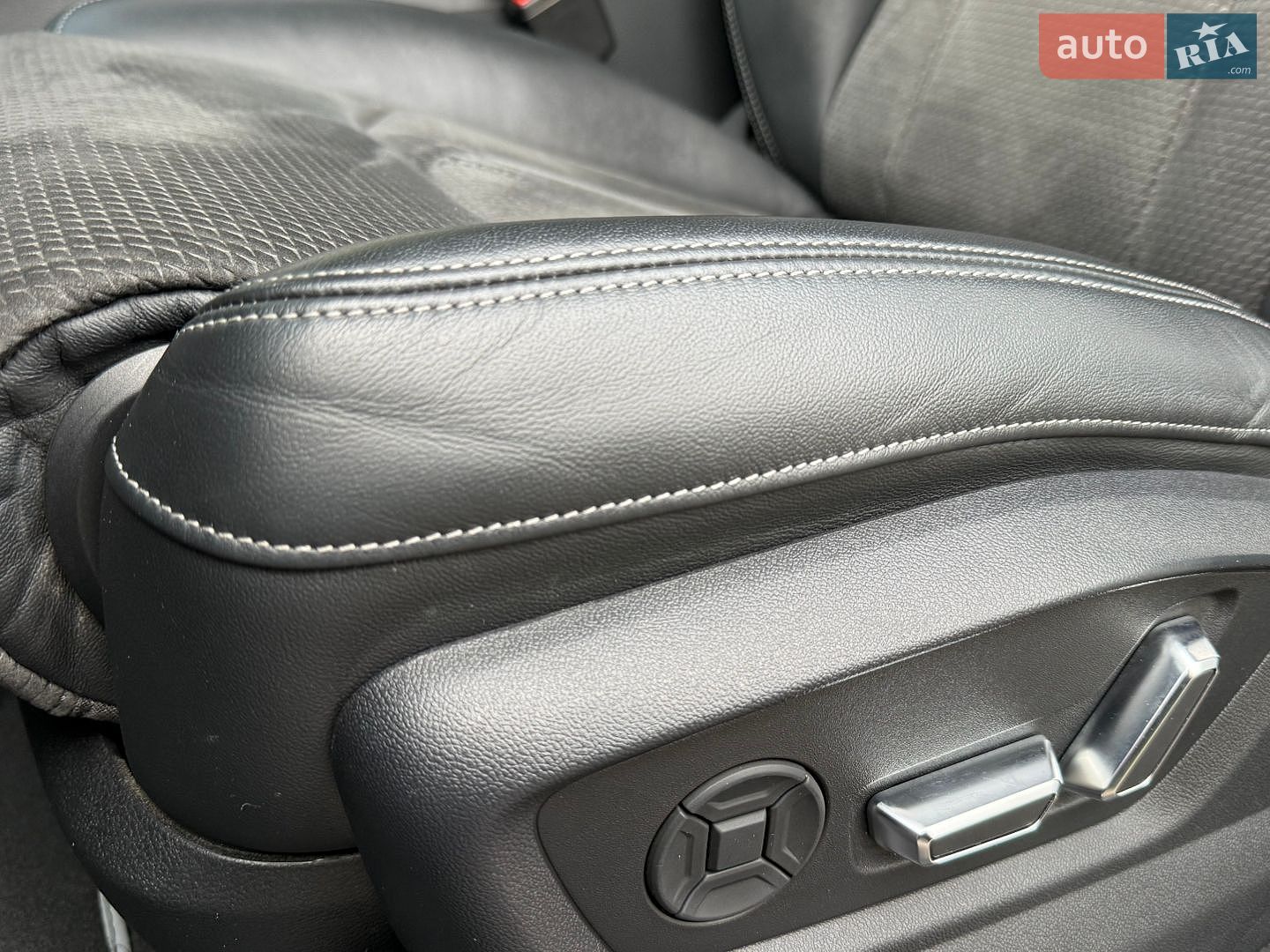 Audi Q7 2021 VIN WAUZZZ4M8ND009881 фото оголошення 35 з 94