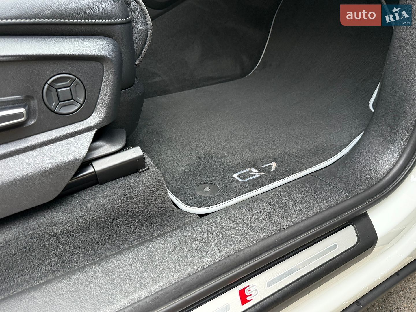 Audi Q7 2021 VIN WAUZZZ4M8ND009881 фото оголошення 56 з 94