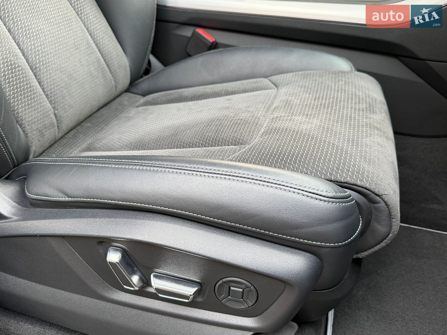 Audi Q7 2021 VIN WAUZZZ4M8ND009881 фото оголошення 58 з 94