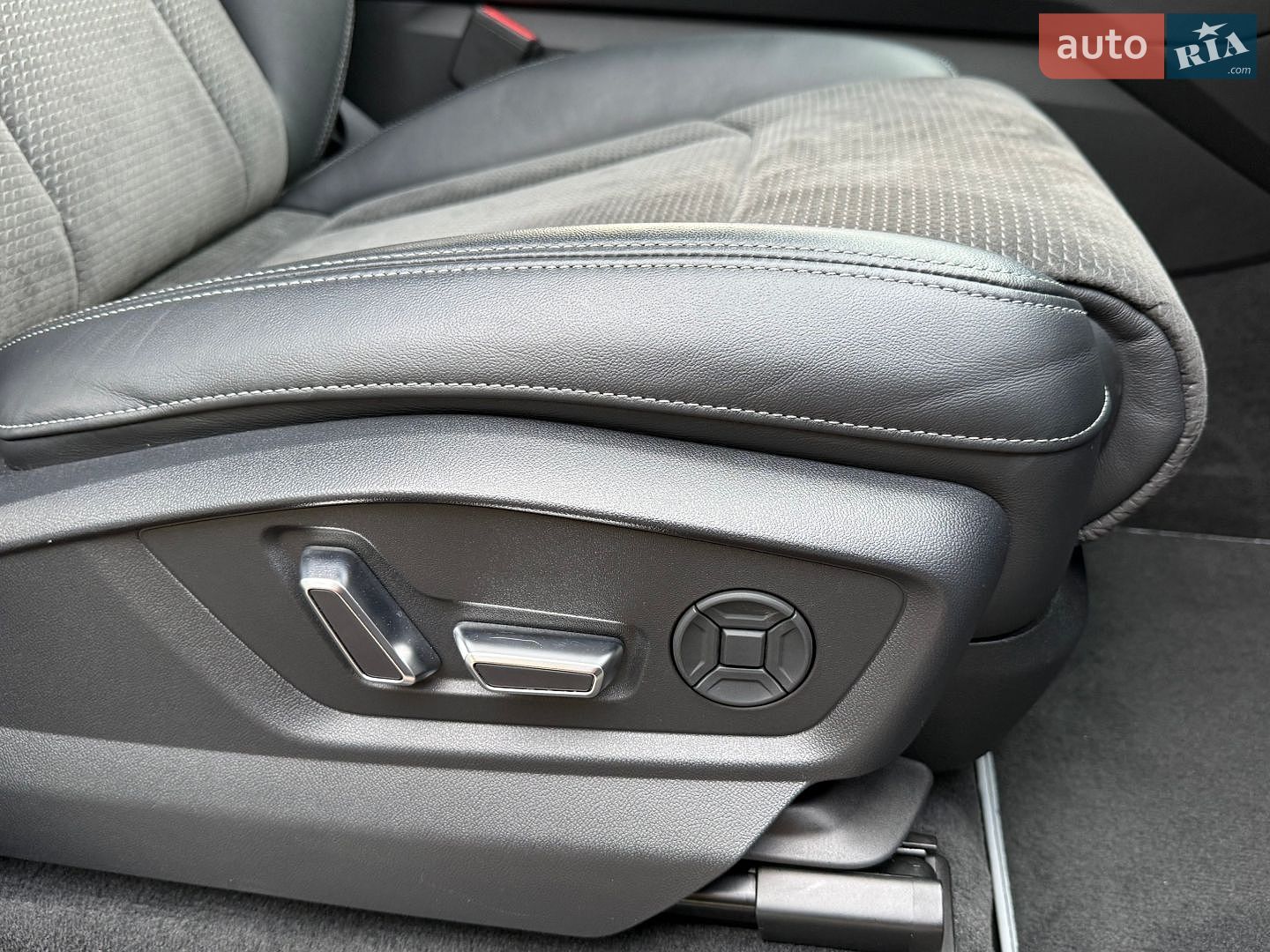 Audi Q7 2021 VIN WAUZZZ4M8ND009881 фото оголошення 57 з 94