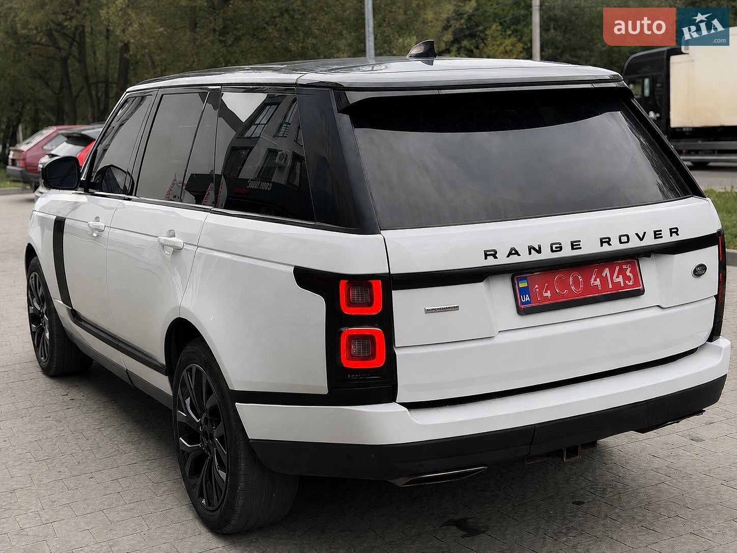 Land Rover Range Rover 2018 VIN SALGS2RE5JA393890 фото оголошення 5 з 17