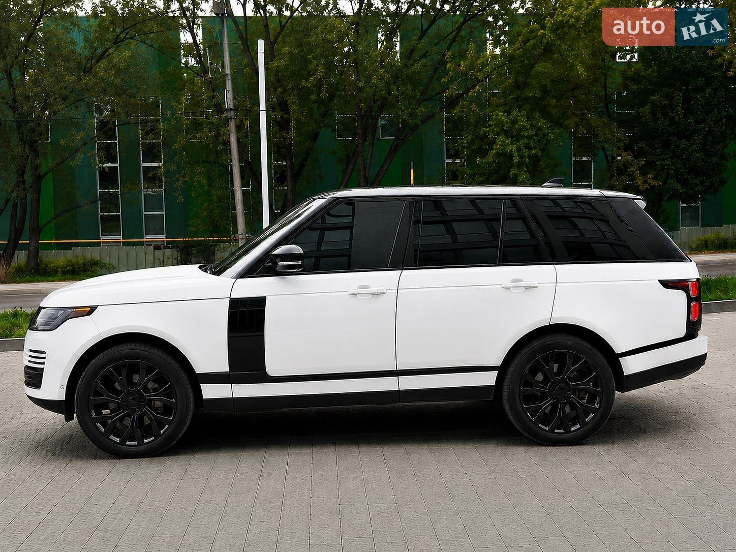 Land Rover Range Rover 2018 VIN SALGS2RE5JA393890 фото оголошення 4 з 17