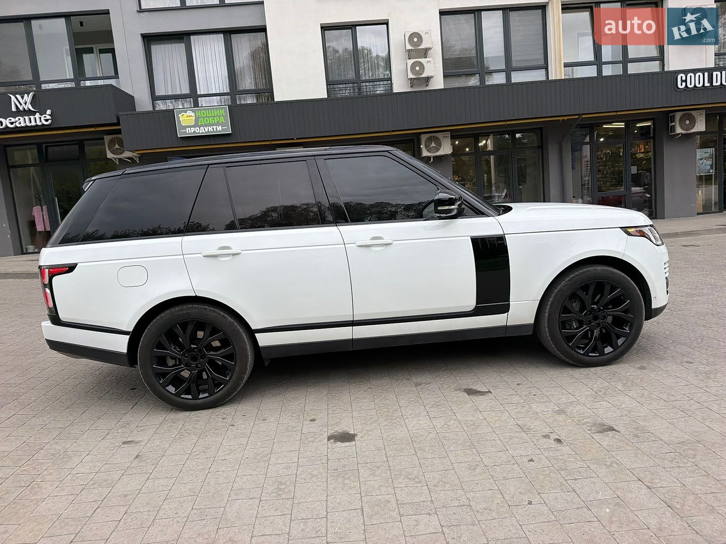 Land Rover Range Rover 2018 VIN SALGS2RE5JA393890 фото оголошення 8 з 17