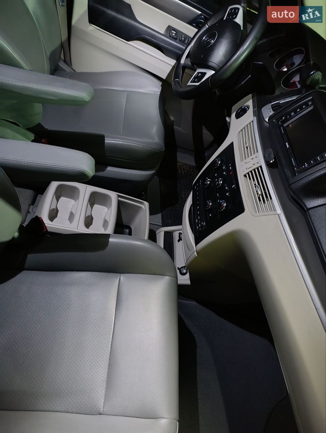 Volkswagen Routan 2013 VIN 2C4RVABG7ER134381 фото оголошення 44 з 45
