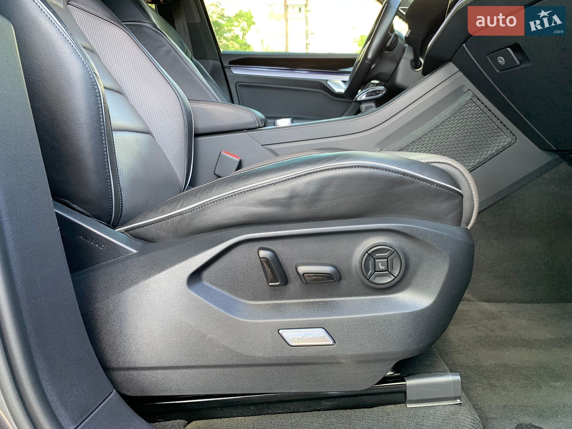 Volkswagen Touareg 2022 VIN WVGZZZCRZND029974 фото оголошення 33 з 49