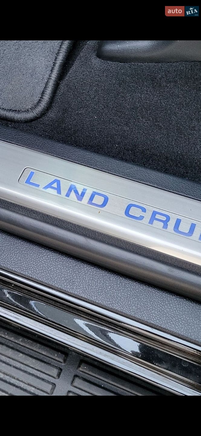 Toyota Land Cruiser 2019 VIN JTMCV02JX04273931 фото оголошення 11 з 18