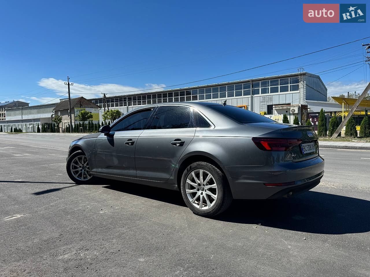 Audi A4 2018 VIN WAUZZZF42JA177802 фото оголошення 4 з 14