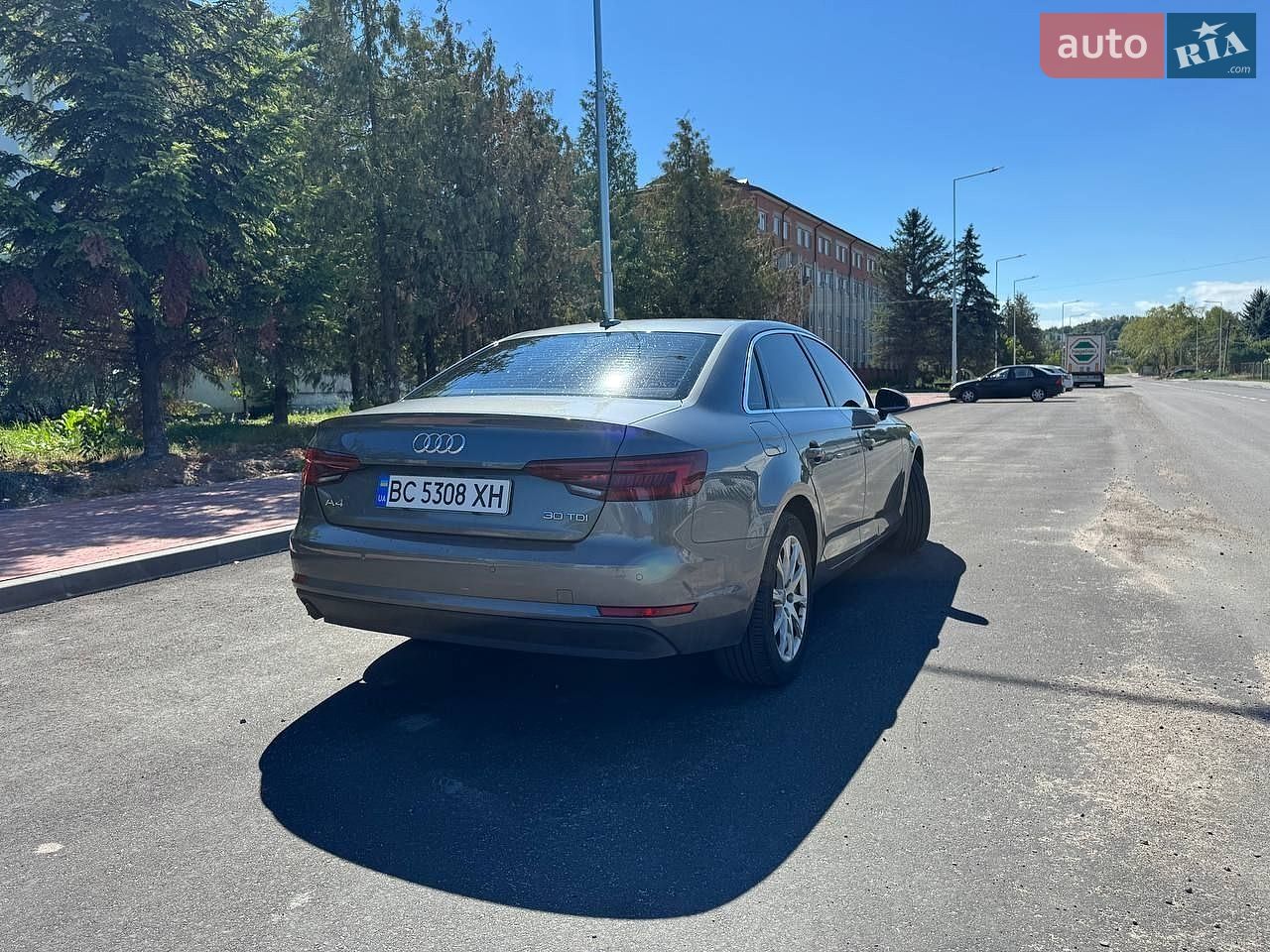 Audi A4 2018 VIN WAUZZZF42JA177802 фото оголошення 3 з 14