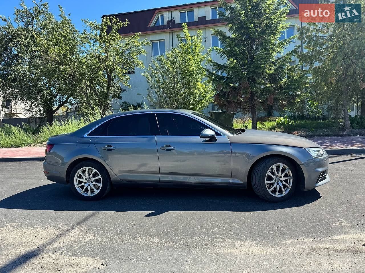 Audi A4 2018 VIN WAUZZZF42JA177802 фото оголошення 2 з 14