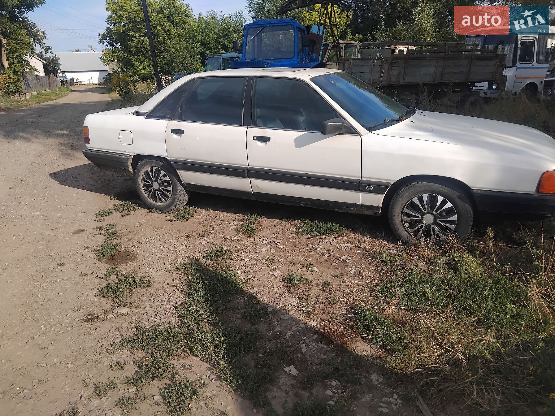 Audi 100 1987 VIN WAUZZZ44ZHA015743 фото оголошення 3 з 7