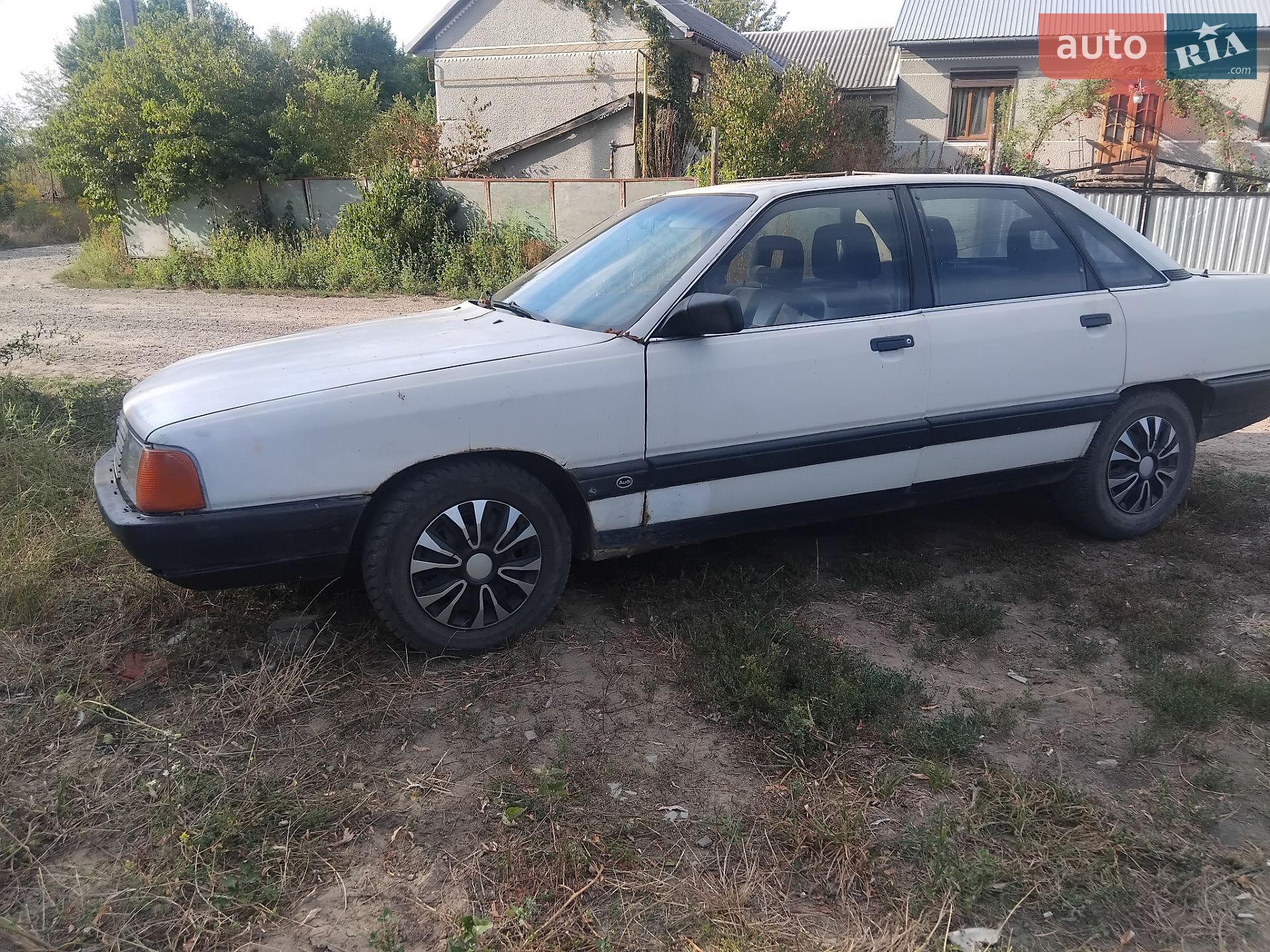 Audi 100 1987 VIN WAUZZZ44ZHA015743 фото оголошення 2 з 7