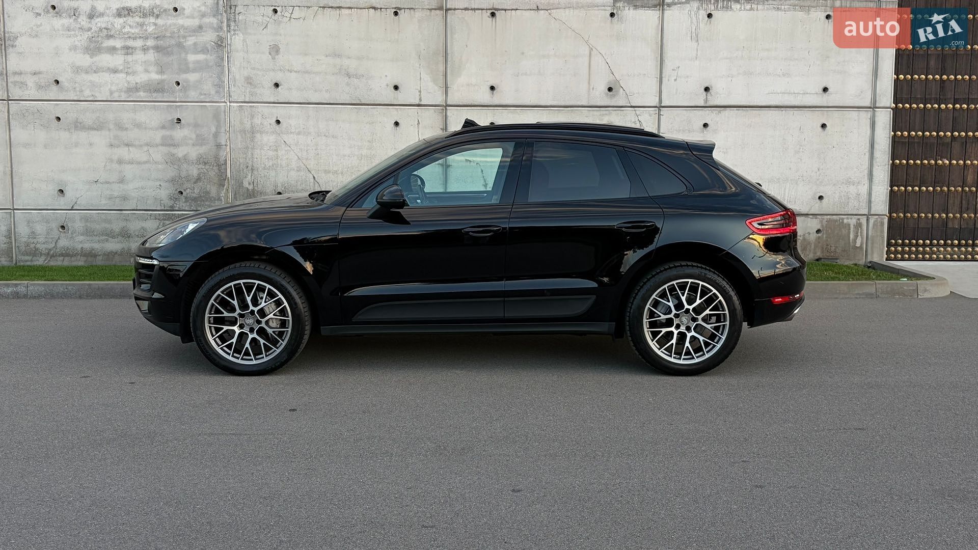 Porsche Macan 2017 VIN WP1AB2A50HLB20653 фото оголошення 2 з 31