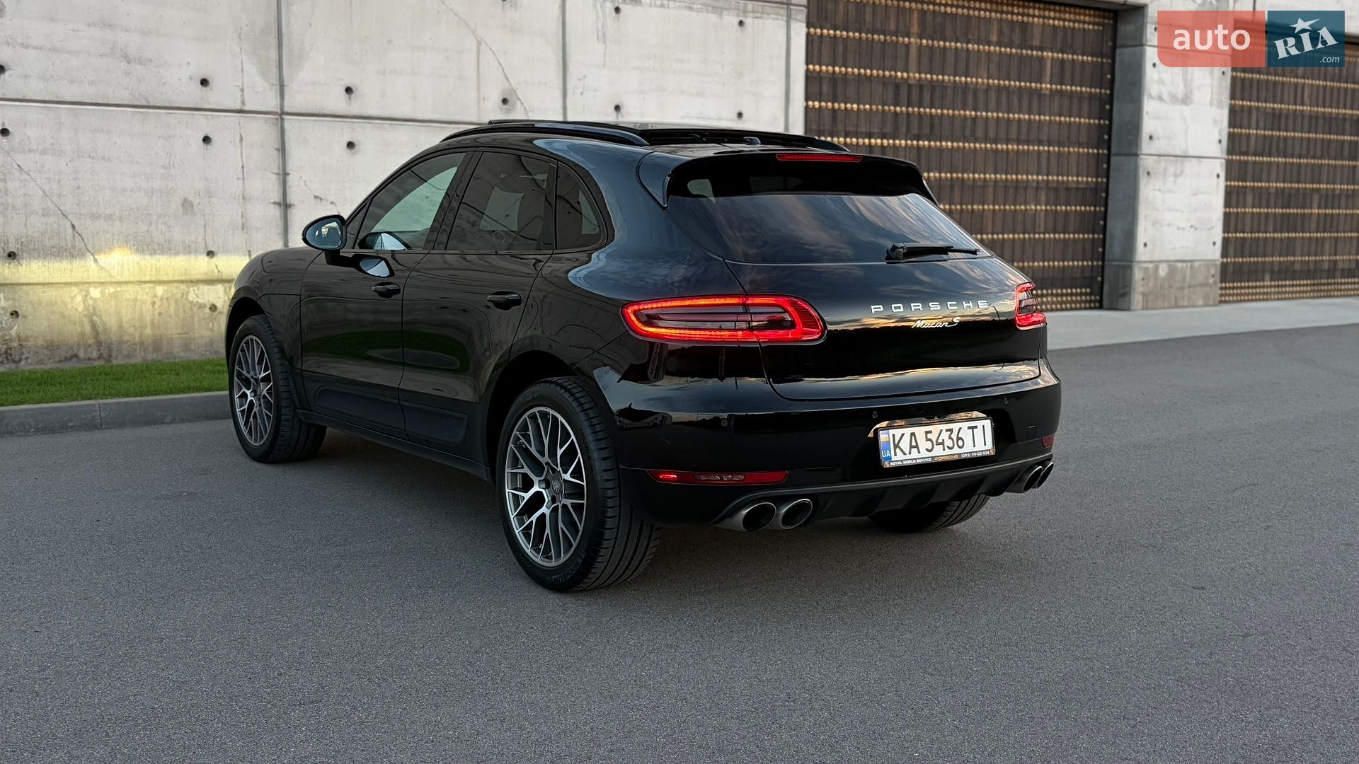 Porsche Macan 2017 VIN WP1AB2A50HLB20653 фото оголошення 3 з 31